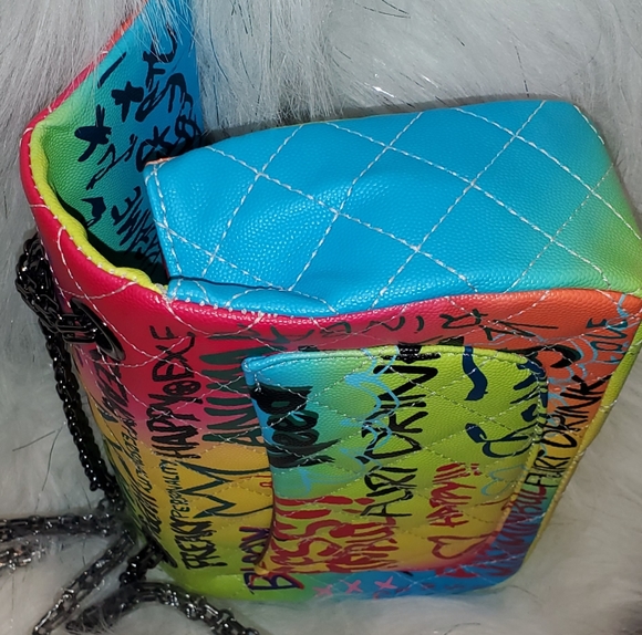 Grafitti Bag - Picture 10 of 10